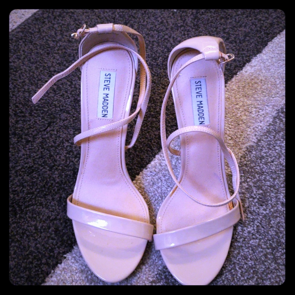 Nude/badge heels